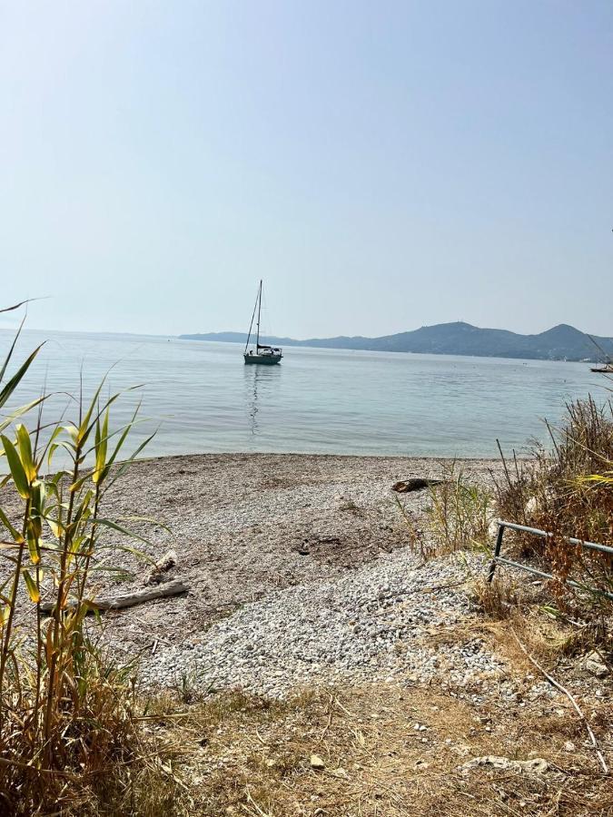Lithino Apartments - 5Min From The Beach Agios Ioannis Peristeron  ภายนอก รูปภาพ