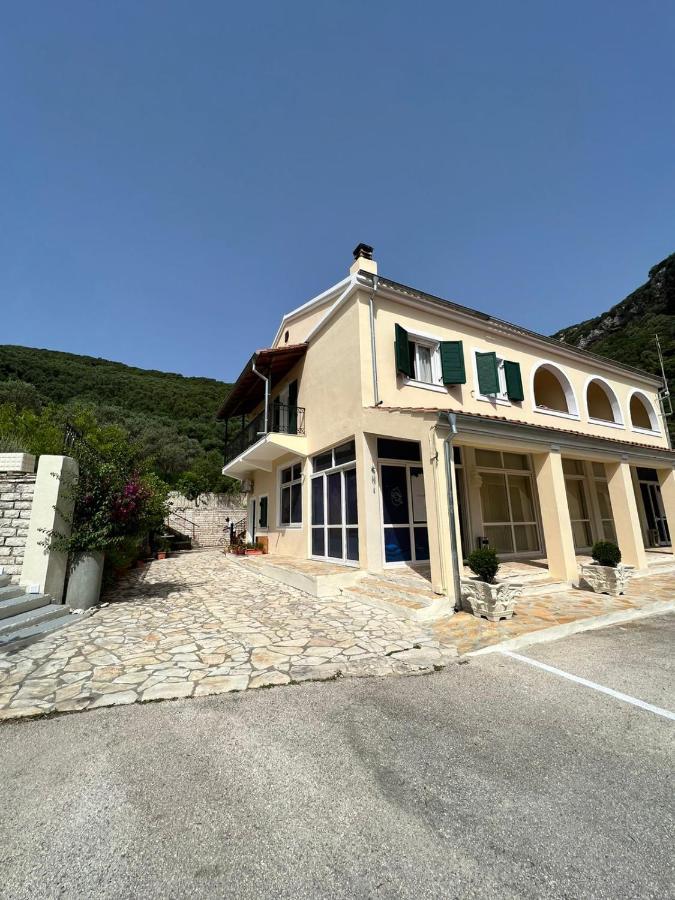Lithino Apartments - 5Min From The Beach Agios Ioannis Peristeron  ภายนอก รูปภาพ