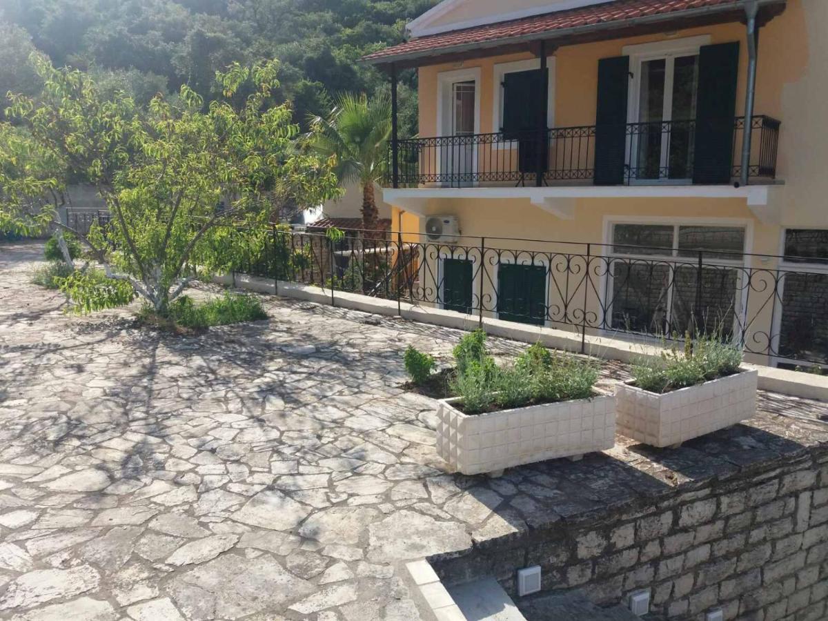 Lithino Apartments - 5Min From The Beach Agios Ioannis Peristeron  ภายนอก รูปภาพ