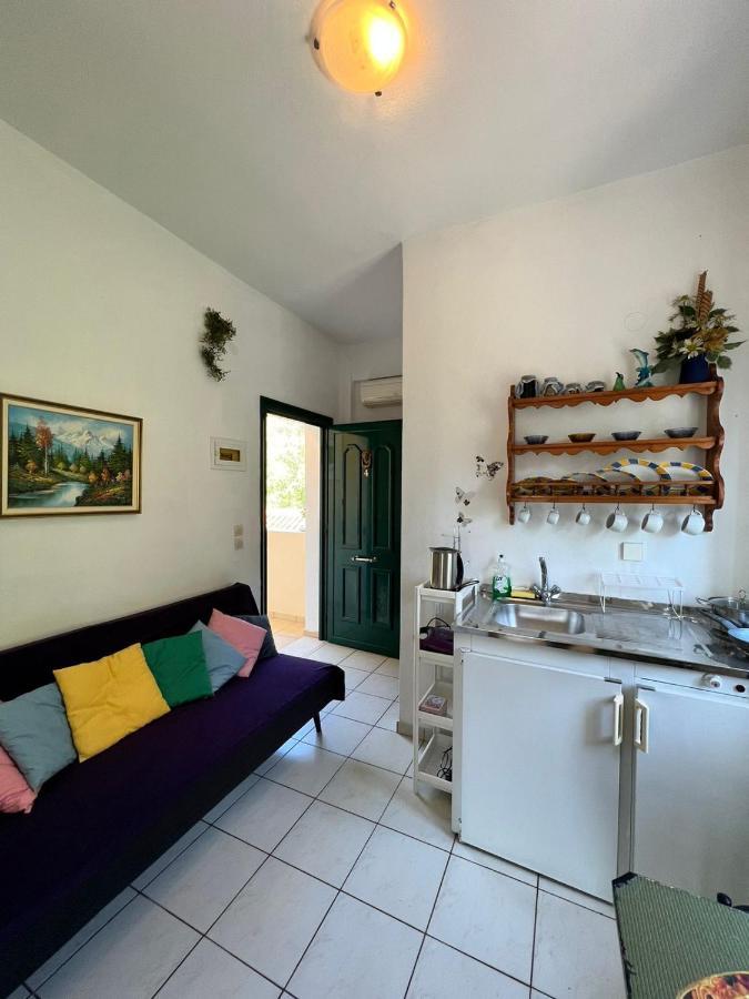 Lithino Apartments - 5Min From The Beach Agios Ioannis Peristeron  ภายนอก รูปภาพ