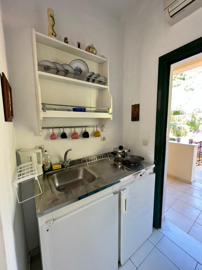 Lithino Apartments - 5Min From The Beach Agios Ioannis Peristeron  ภายนอก รูปภาพ